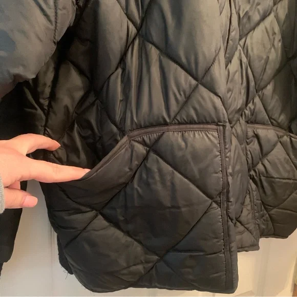 Vintage Black Quilted Puffer Jacket with Stand-Up Collar